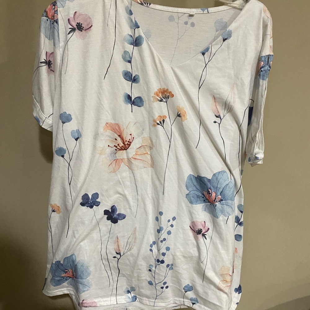 Floral V-Neck Short Sleeve Top slits on top of sleeves